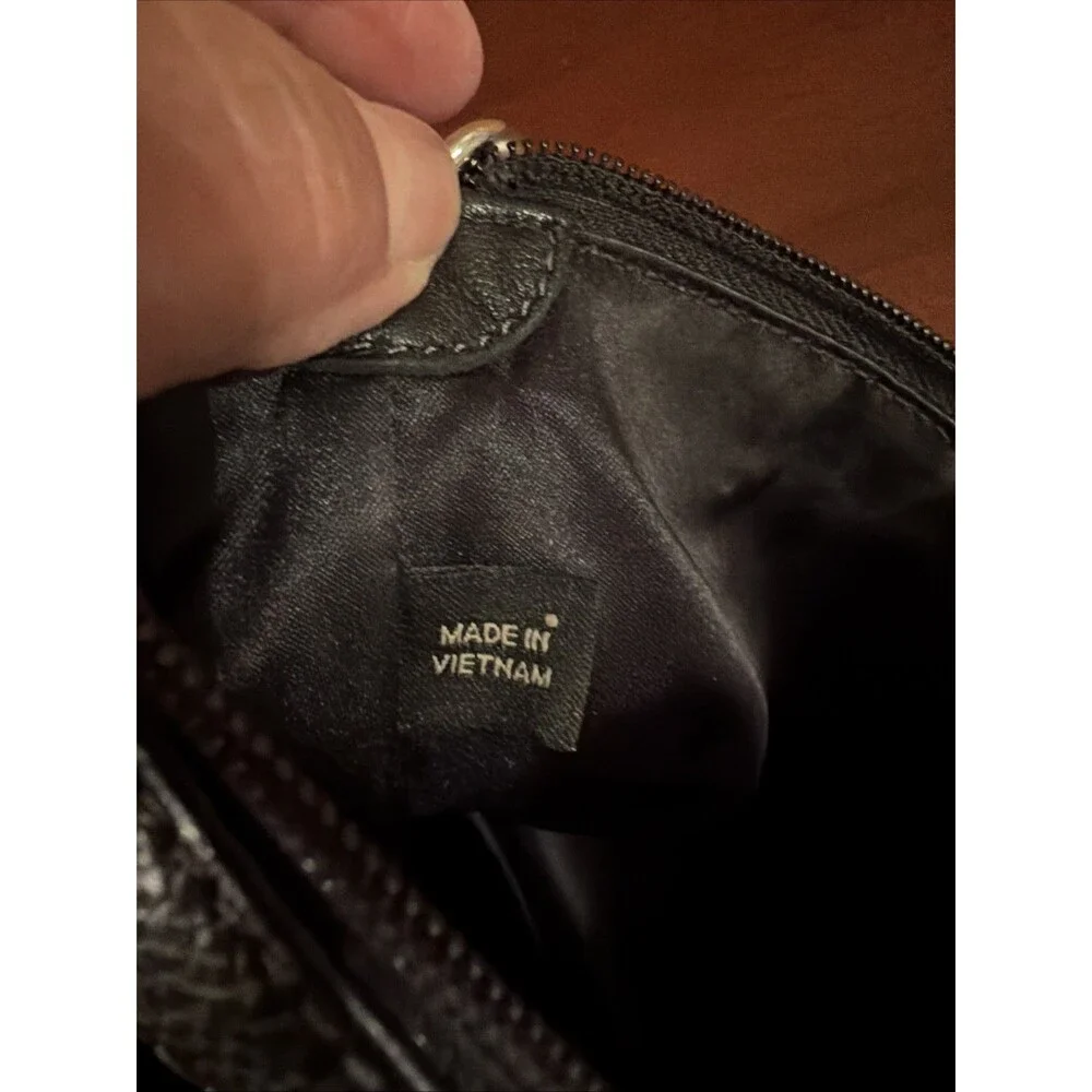 Coach Black Pebbled Leather Turn Lock Swingpack Crossbody Bag Purse. Great Cond!